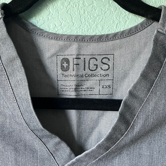 Women’s FIGS Scrub Set Graphite - Picture 2 of 3